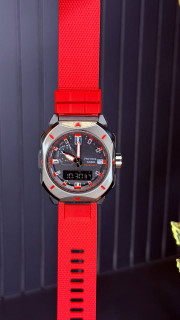 جی شاک دو زمانه pro trek انالوگ و دیجیتالی دارای ساعت عقربه و دیجیتالی کرنومتر تاریخ روز شمار ایام هفته لایت و آلارم