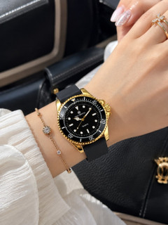 ☑️VSH ⌚️برند شرکتی زنونه بند سلیکون ضد حساسیت مقاوم دربرابر آب در حد شستن دست قفل کمربندی موتور کوارتز خاص وجذاب